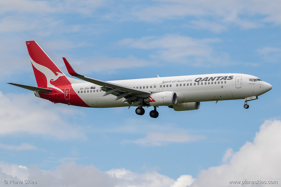 Qantas Boeing 737-800 ZK-ZQH at Auckland International Airport (NZAA/AKL) Qantas Boeing 737-800 ZK-ZQH at Auckland International Airport (NZAA/AKL)