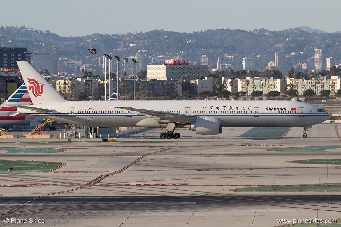 Air China Boeing 777-300ER B-2033 at Los Angeles International Airport (KLAX/LAX) Air China Boeing 777-300ER B-2033 at Los Angeles International Airport (KLAX/LAX)