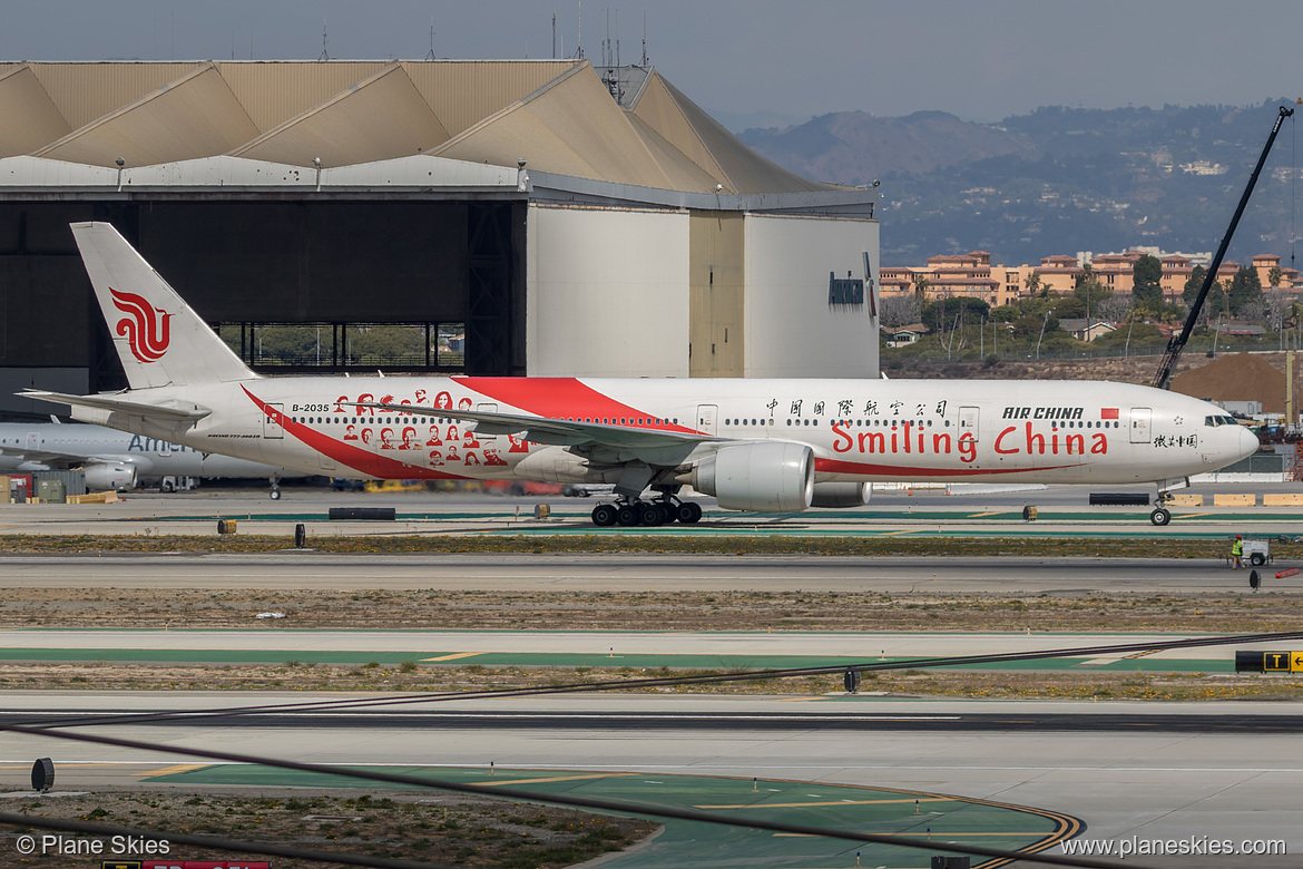 Air China Boeing 777-300ER B-2035 at Los Angeles International Airport (KLAX/LAX) Air China Boeing 777-300ER B-2035 at Los Angeles International Airport (KLAX/LAX)