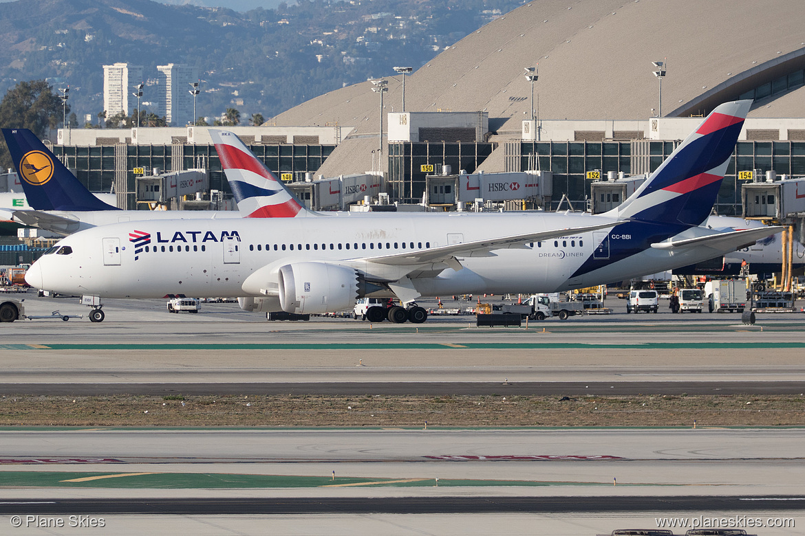 LATAM Chile Boeing 787-8 CC-BBI at Los Angeles International Airport (KLAX/LAX) LATAM Chile Boeing 787-8 CC-BBI at Los Angeles International Airport (KLAX/LAX)