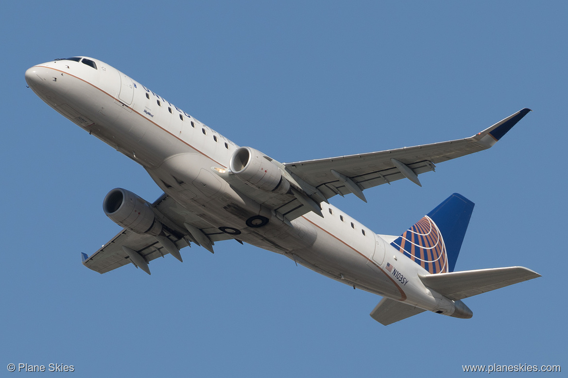 SkyWest Airlines Embraer ERJ-175 N103SY at Los Angeles International Airport (KLAX/LAX)