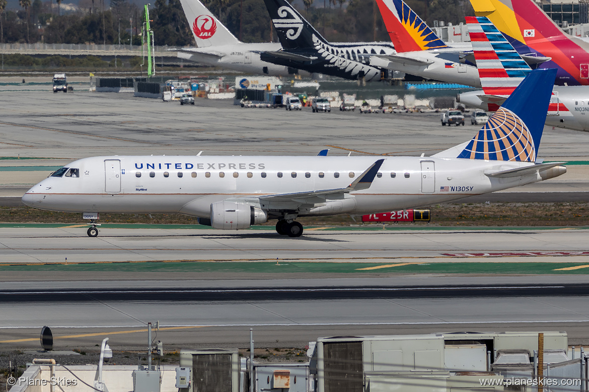 SkyWest Airlines Embraer ERJ-175 N130SY at Los Angeles International Airport (KLAX/LAX)