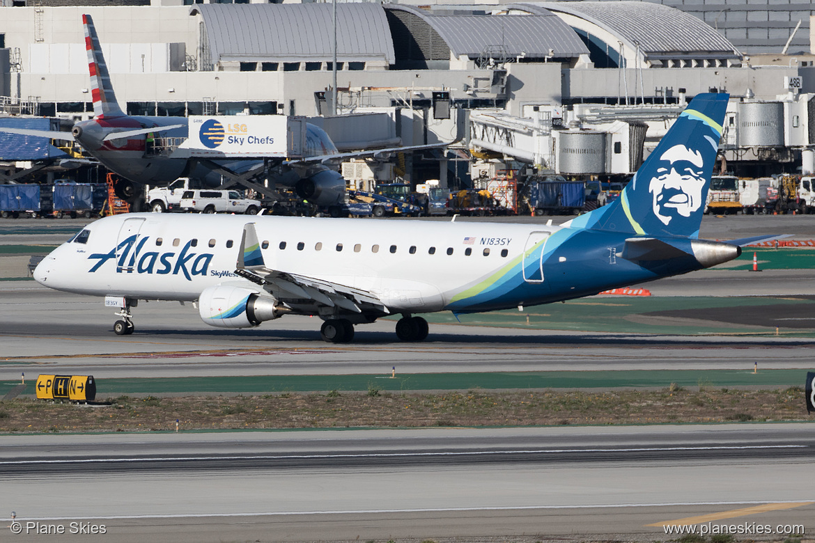 SkyWest Airlines Embraer ERJ-175 N183SY at Los Angeles International Airport (KLAX/LAX)