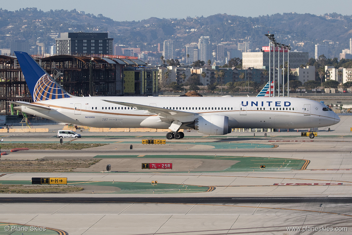 United Airlines Boeing 787-9 N29968 at Los Angeles International Airport (KLAX/LAX) United Airlines Boeing 787-9 N29968 at Los Angeles International Airport (KLAX/LAX)