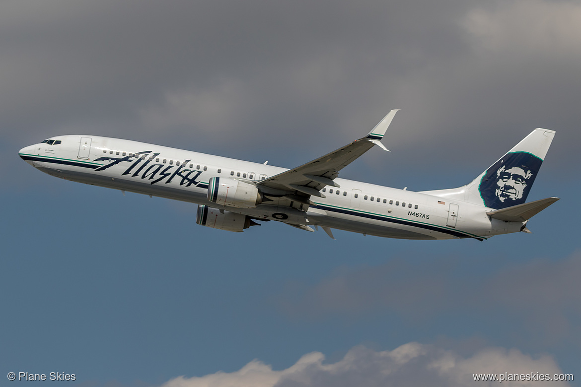 Alaska Airlines Boeing 737-900ER N467AS at Los Angeles International Airport (KLAX/LAX)