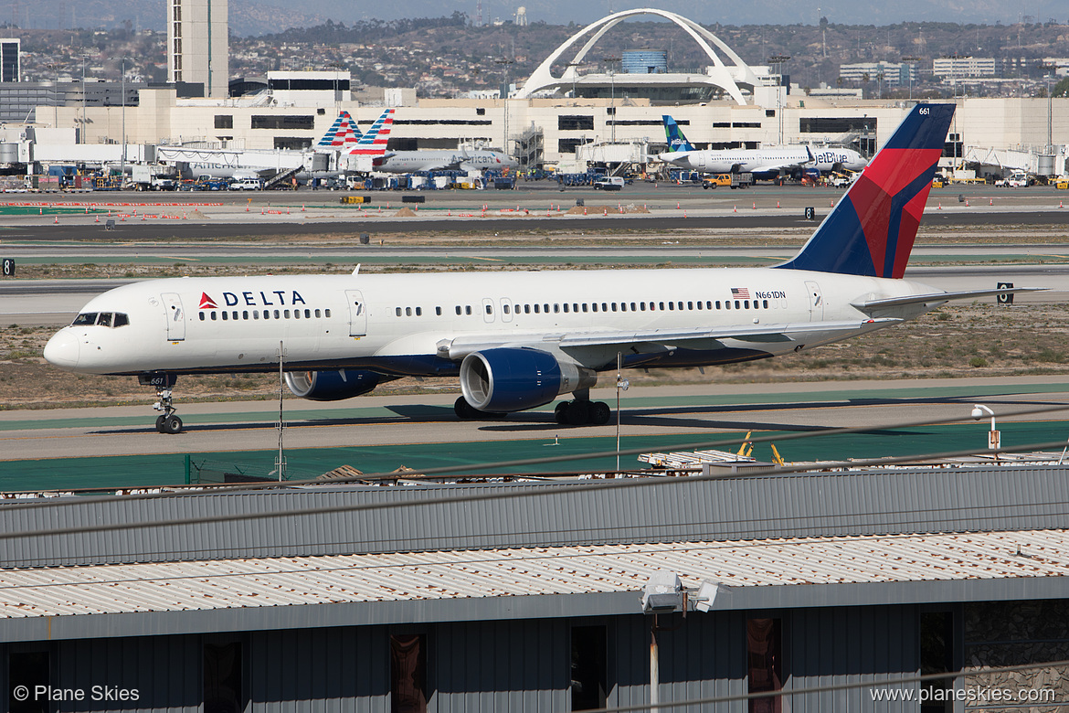 Delta Air Lines Boeing 757-200 N661DN at Los Angeles International Airport (KLAX/LAX)