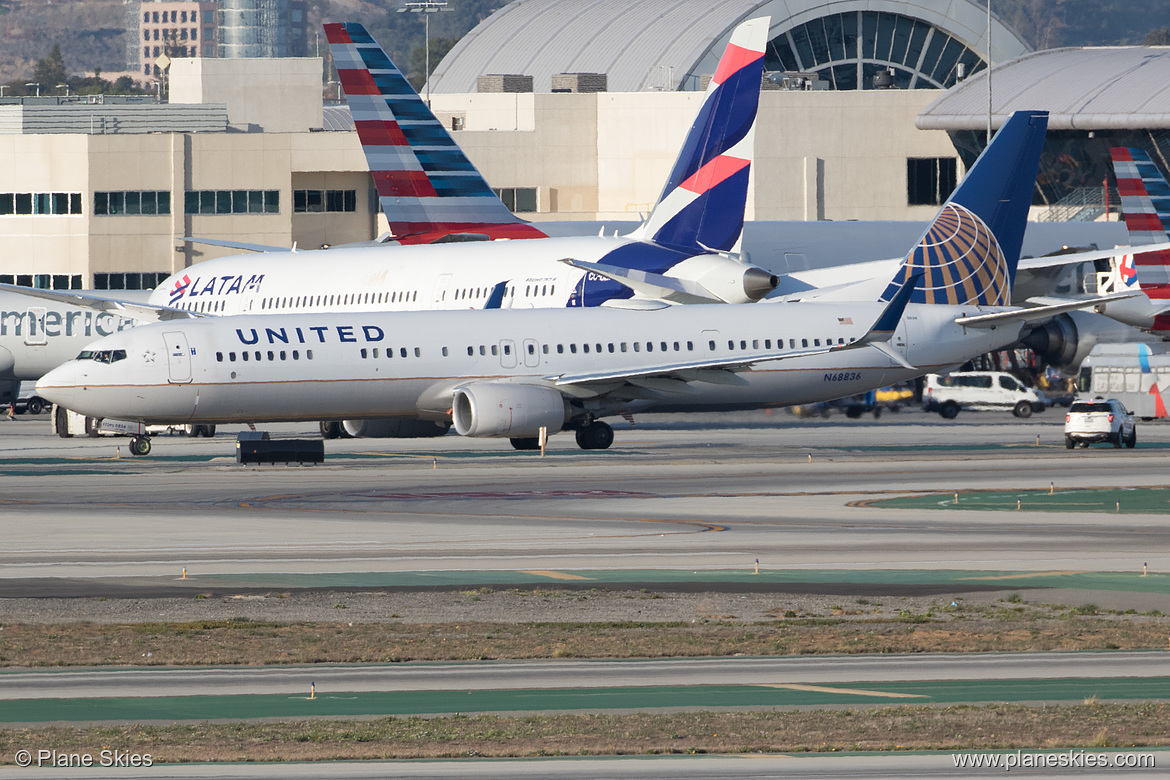 United Airlines Boeing 737-900ER N68836 at Los Angeles International Airport (KLAX/LAX)