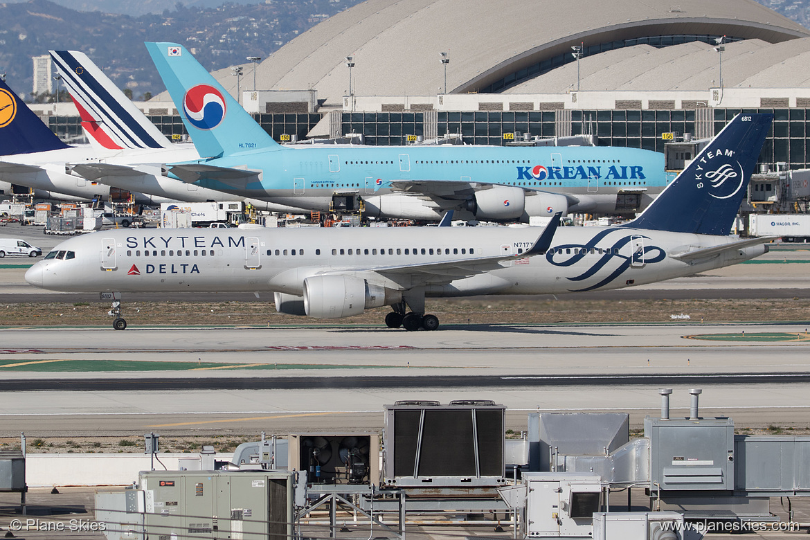 Delta Air Lines Boeing 757-200 N717TW at Los Angeles International Airport (KLAX/LAX)