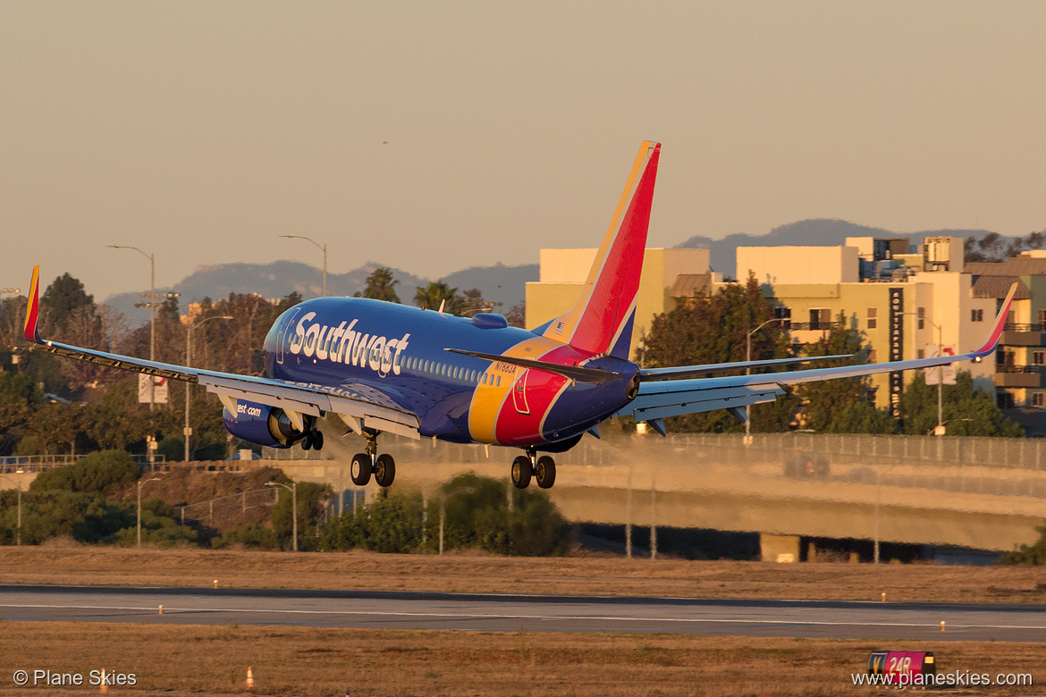 Southwest Airlines Boeing 737-700 N7883A at Los Angeles International Airport (KLAX/LAX)