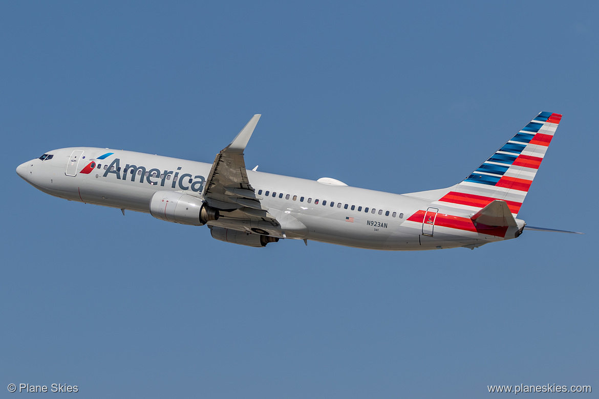 American Airlines Boeing 737-800 N923AN at Los Angeles International Airport (KLAX/LAX)