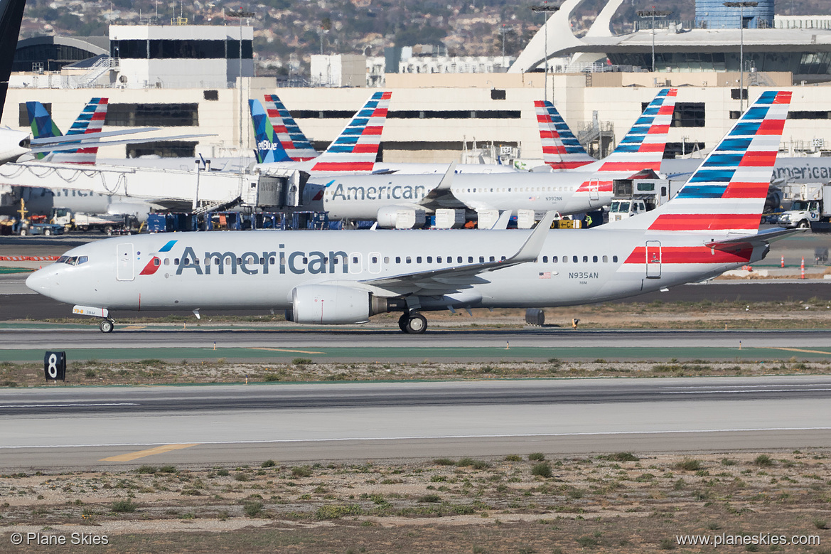 American Airlines Boeing 737-800 N935AN at Los Angeles International Airport (KLAX/LAX) American Airlines Boeing 737-800 N935AN at Los Angeles International Airport (KLAX/LAX)