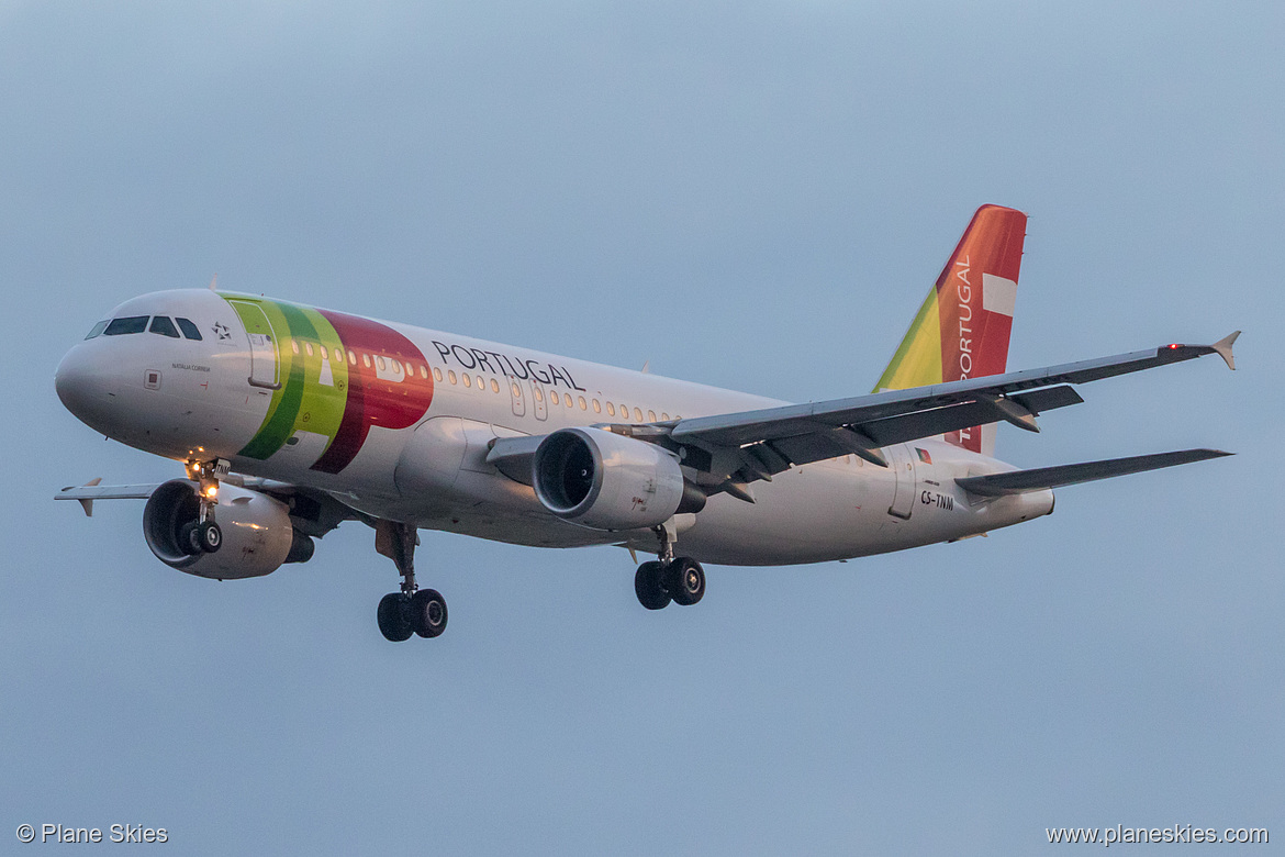 TAP Portugal Airbus A320-200 CS-TNM at London Heathrow Airport (EGLL/LHR)