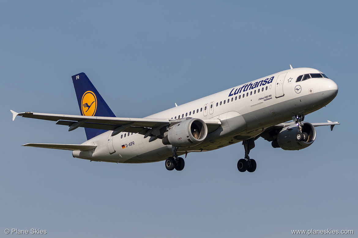 Lufthansa Airbus A320-200 D-AIPR at London Heathrow Airport (EGLL/LHR)