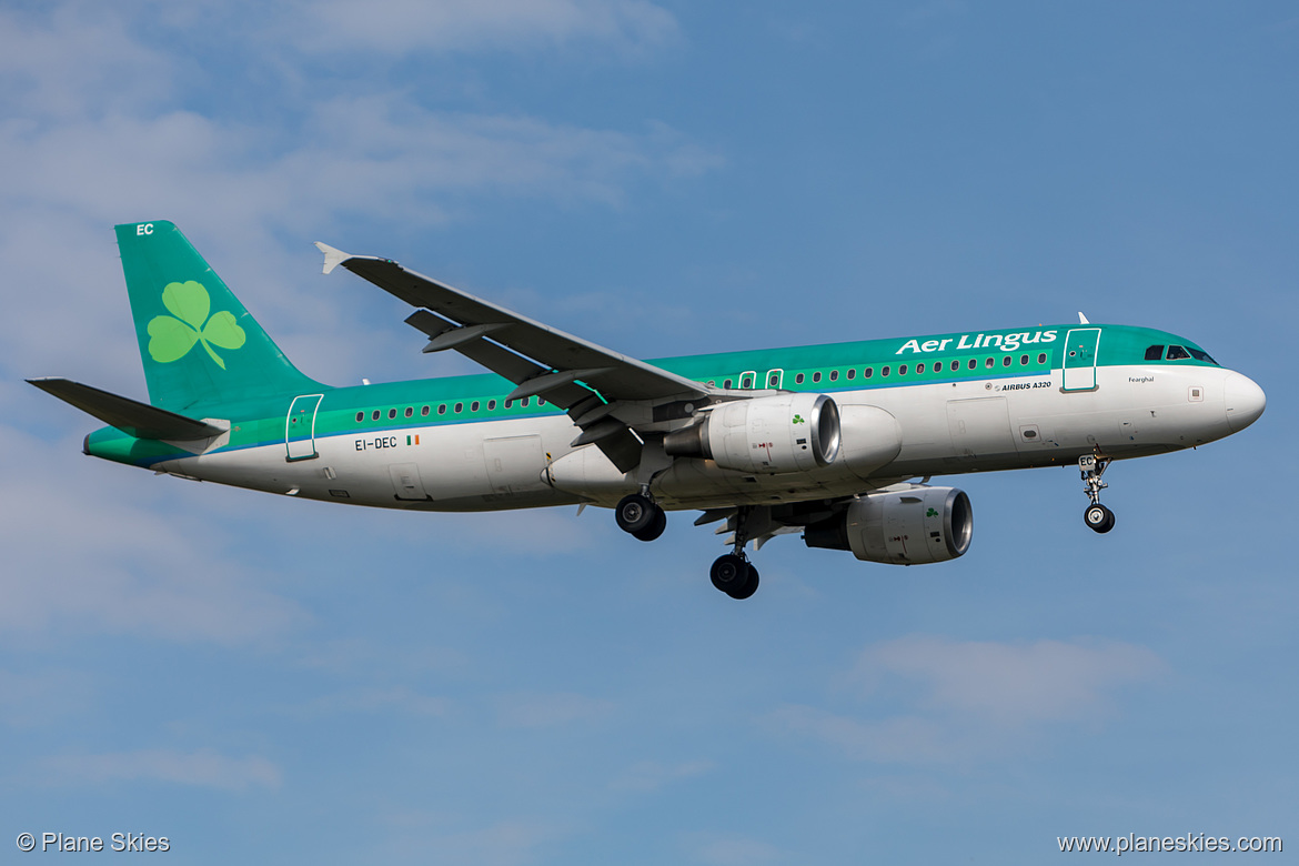 Aer Lingus Airbus A320-200 EI-DEC at London Heathrow Airport (EGLL/LHR) Aer Lingus Airbus A320-200 EI-DEC at London Heathrow Airport (EGLL/LHR)