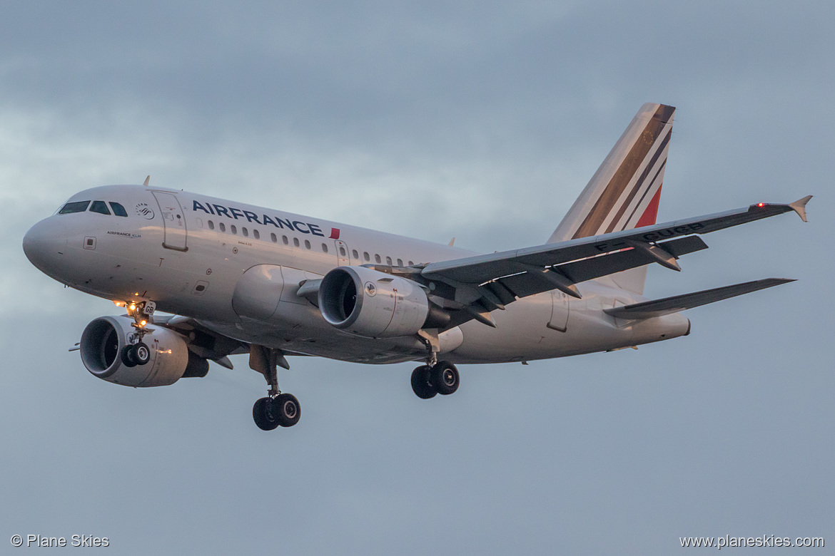 Air France Airbus A318-100 F-GUGB at London Heathrow Airport (EGLL/LHR)