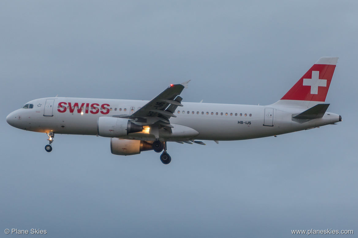 Swiss International Air Lines Airbus A320-200 HB-IJS at London Heathrow Airport (EGLL/LHR)