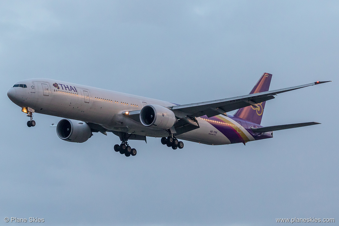 Thai Airways Boeing 777-300ER HS-TKK at London Heathrow Airport (EGLL/LHR) Thai Airways Boeing 777-300ER HS-TKK at London Heathrow Airport (EGLL/LHR)