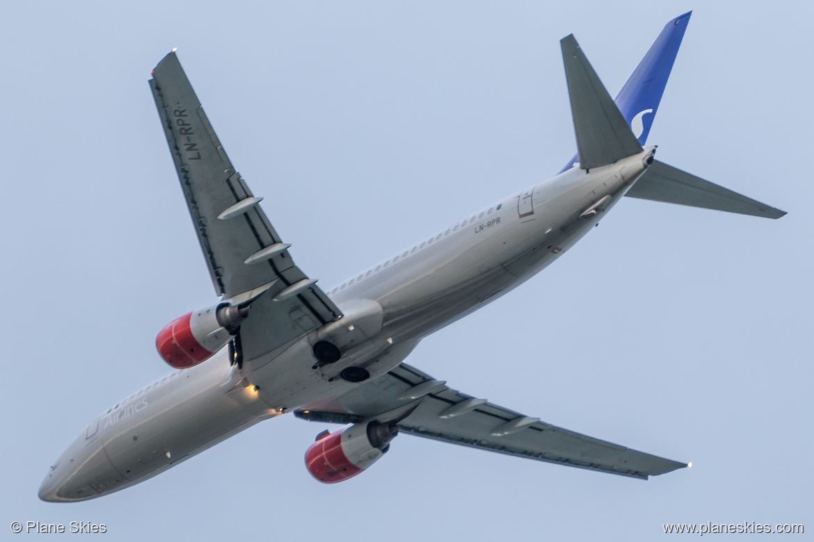 Scandinavian Airlines Boeing 737-800 LN-RPR at London Heathrow Airport (EGLL/LHR)