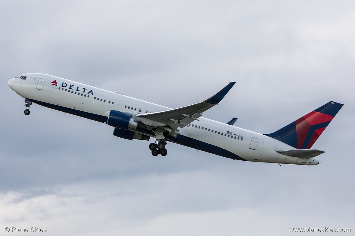 Delta Air Lines Boeing 767-300ER N174DN at London Heathrow Airport (EGLL/LHR)