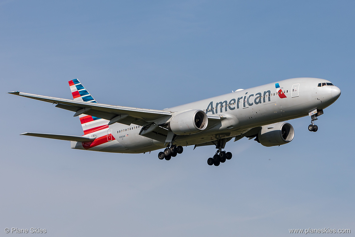 American Airlines Boeing 777-200ER N765AN at London Heathrow Airport (EGLL/LHR) American Airlines Boeing 777-200ER N765AN at London Heathrow Airport (EGLL/LHR)