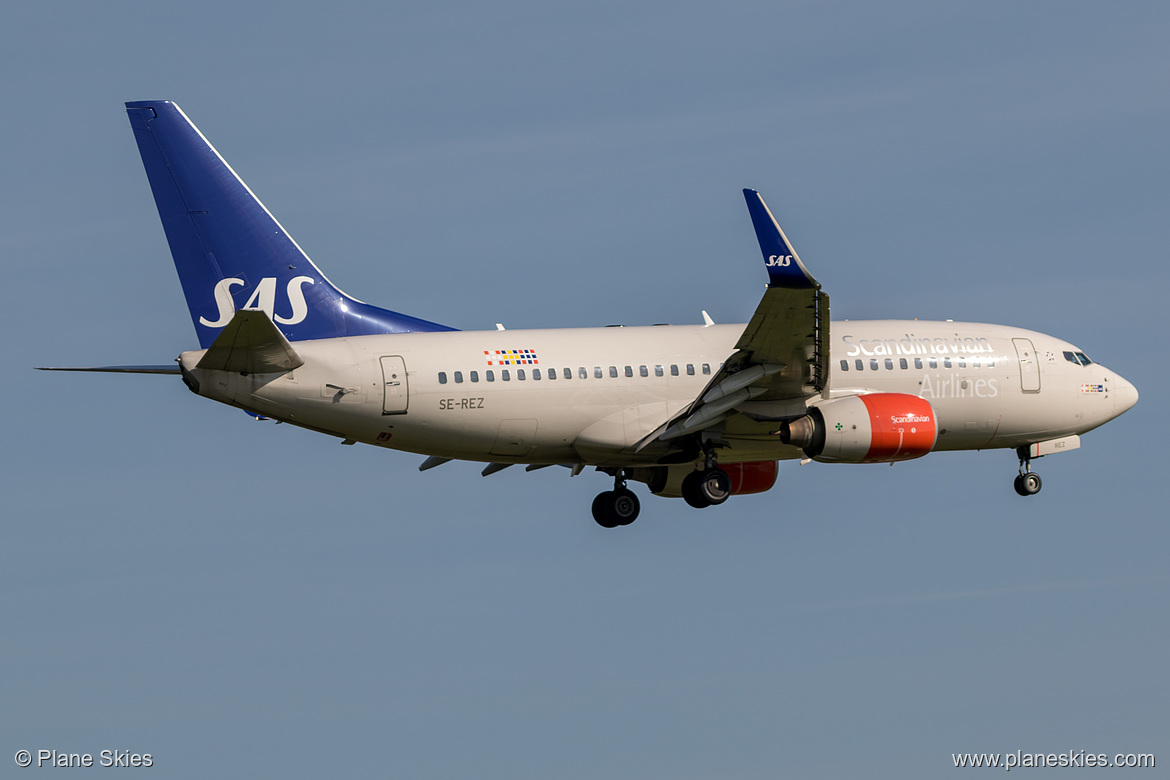 Scandinavian Airlines Boeing 737-700 SE-REZ at London Heathrow Airport (EGLL/LHR) Scandinavian Airlines Boeing 737-700 SE-REZ at London Heathrow Airport (EGLL/LHR)