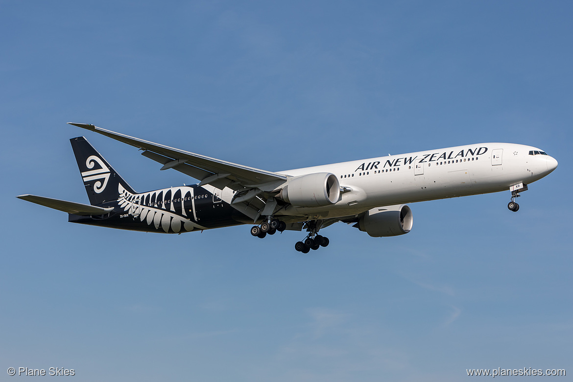 Air New Zealand Boeing 777-300ER ZK-OKR at London Heathrow Airport (EGLL/LHR)