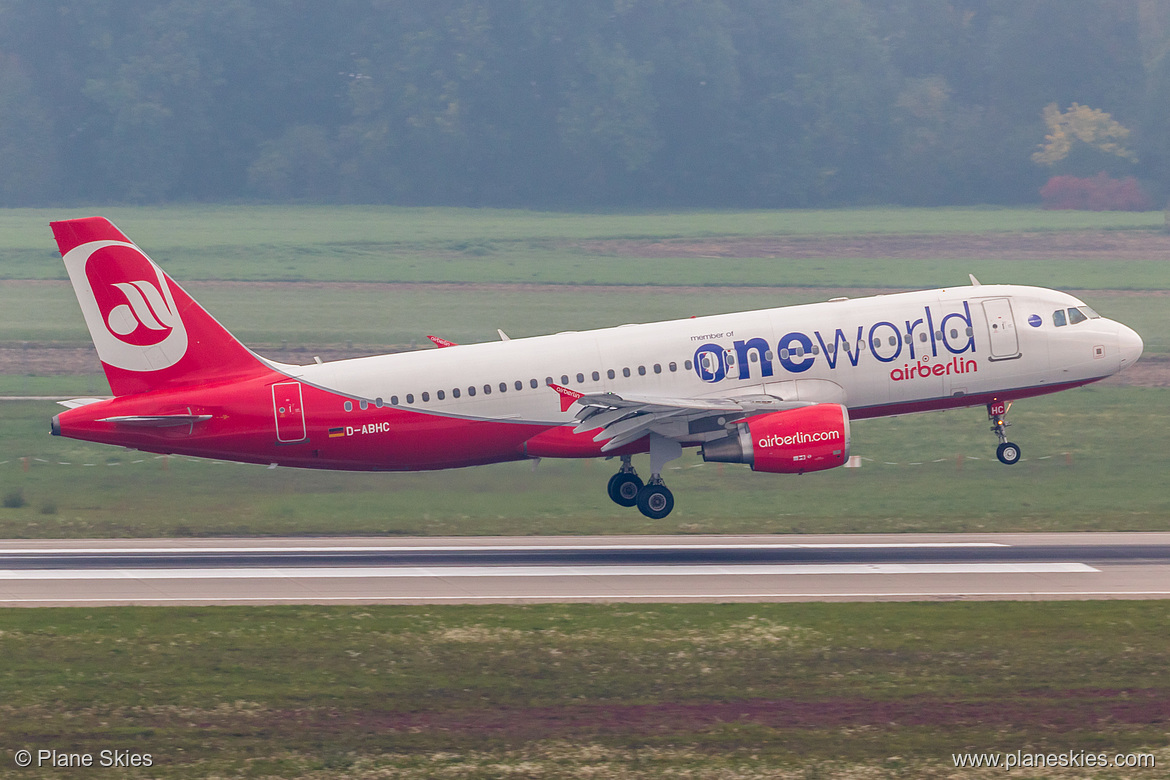 Air Berlin Airbus A320-200 D-ABHC at Munich International Airport (EDDM/MUC)