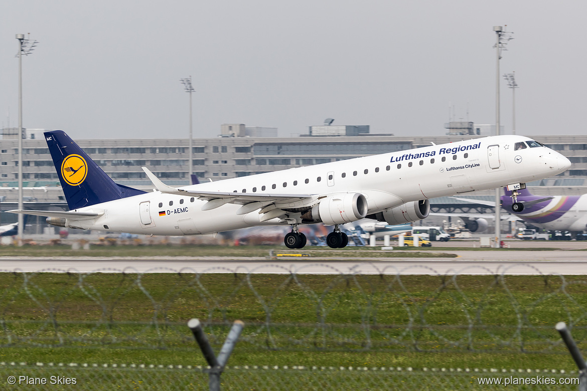 Lufthansa CityLine Embraer ERJ-195 D-AEMC at Munich International Airport (EDDM/MUC) Lufthansa CityLine Embraer ERJ-195 D-AEMC at Munich International Airport (EDDM/MUC)