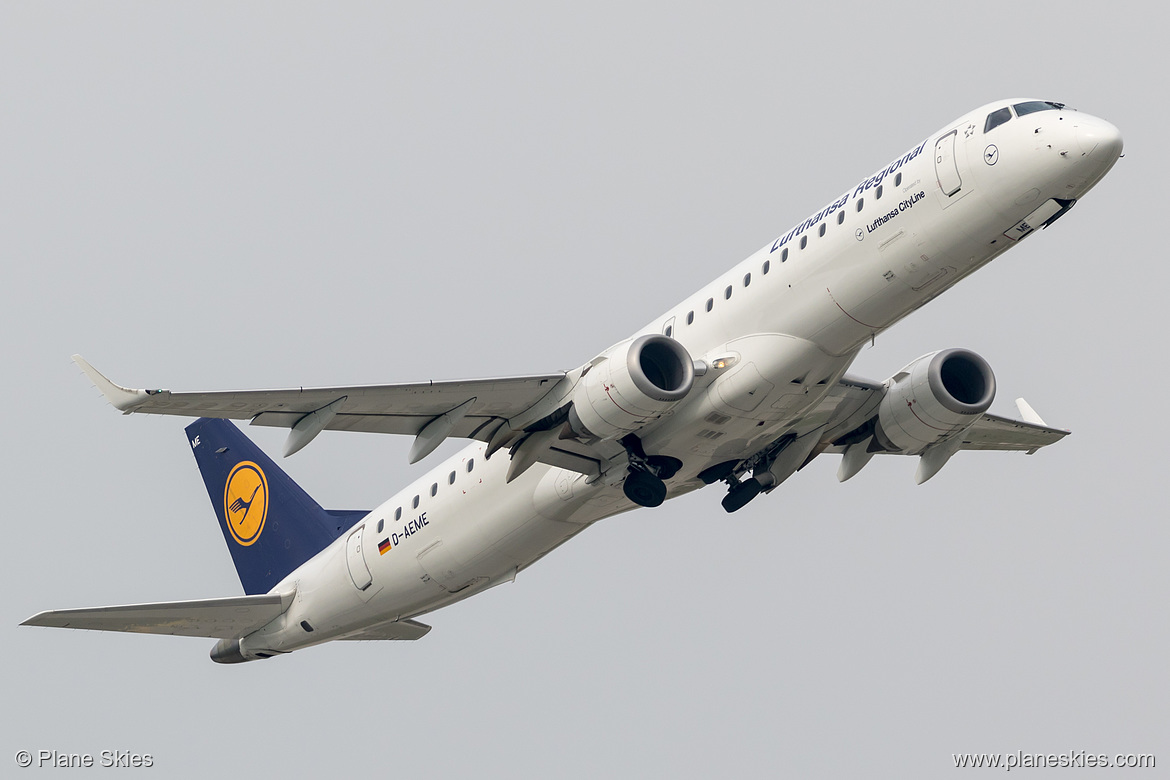 Lufthansa CityLine Embraer ERJ-195 D-AEME at Munich International Airport (EDDM/MUC)