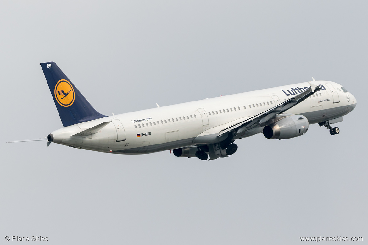 Lufthansa Airbus A321-200 D-AIDO at Munich International Airport (EDDM/MUC) Lufthansa Airbus A321-200 D-AIDO at Munich International Airport (EDDM/MUC)