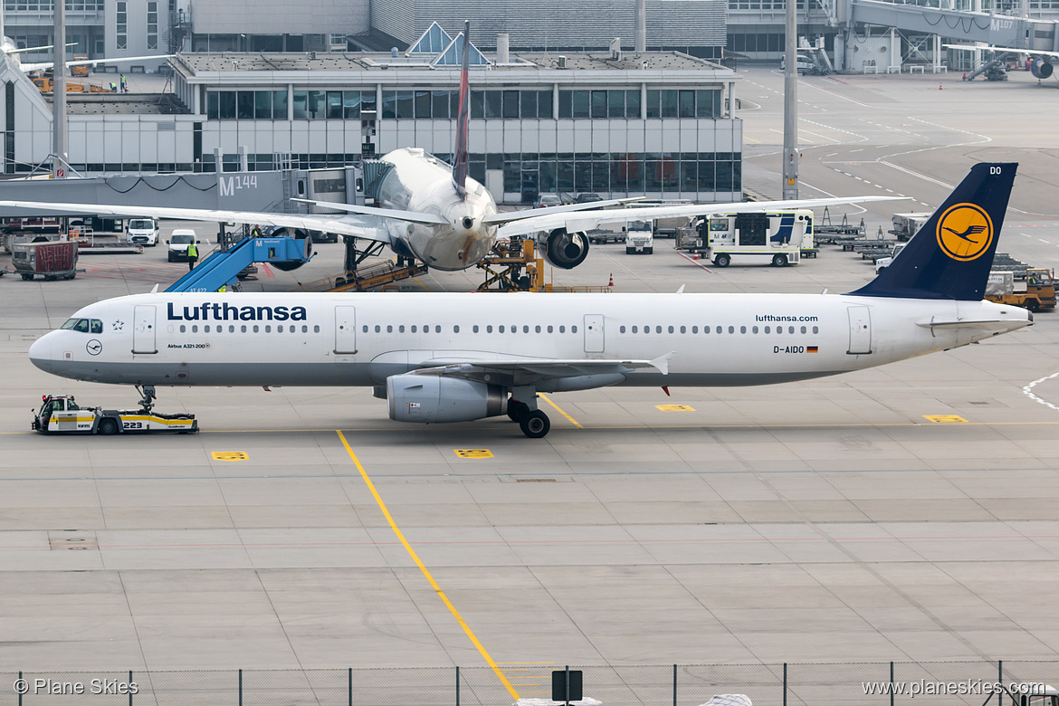 Lufthansa Airbus A321-200 D-AIDO at Munich International Airport (EDDM/MUC)