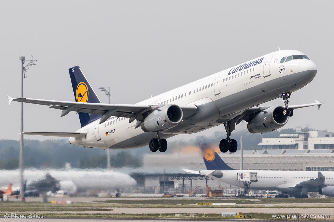 Lufthansa Airbus A321-200 D-AIDP at Munich International Airport (EDDM/MUC)