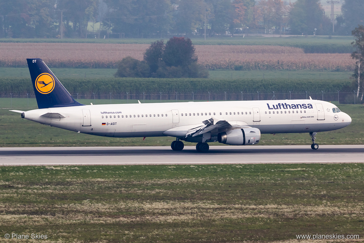 Lufthansa Airbus A321-200 D-AIDT at Munich International Airport (EDDM/MUC)