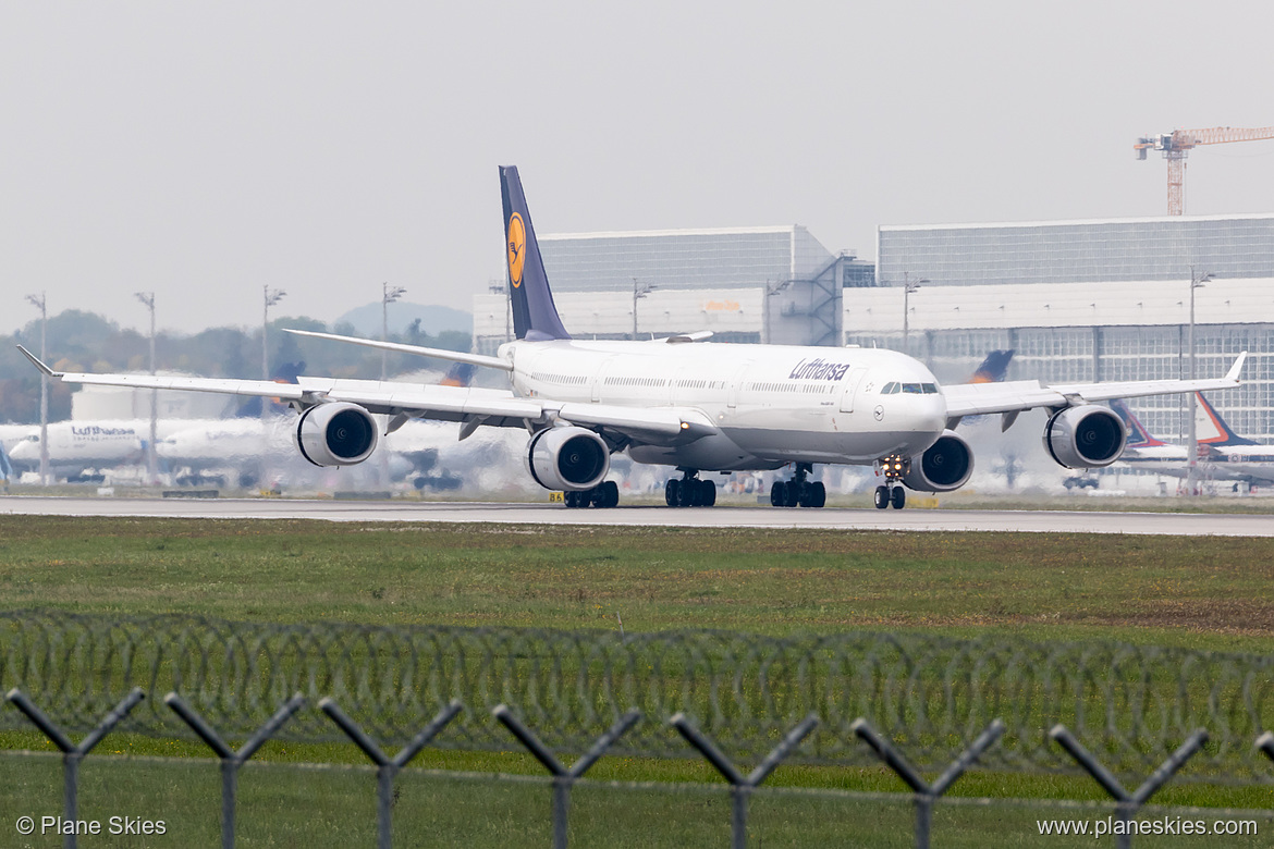 Lufthansa Airbus A340-600 D-AIHX at Munich International Airport (EDDM/MUC) Lufthansa Airbus A340-600 D-AIHX at Munich International Airport (EDDM/MUC)