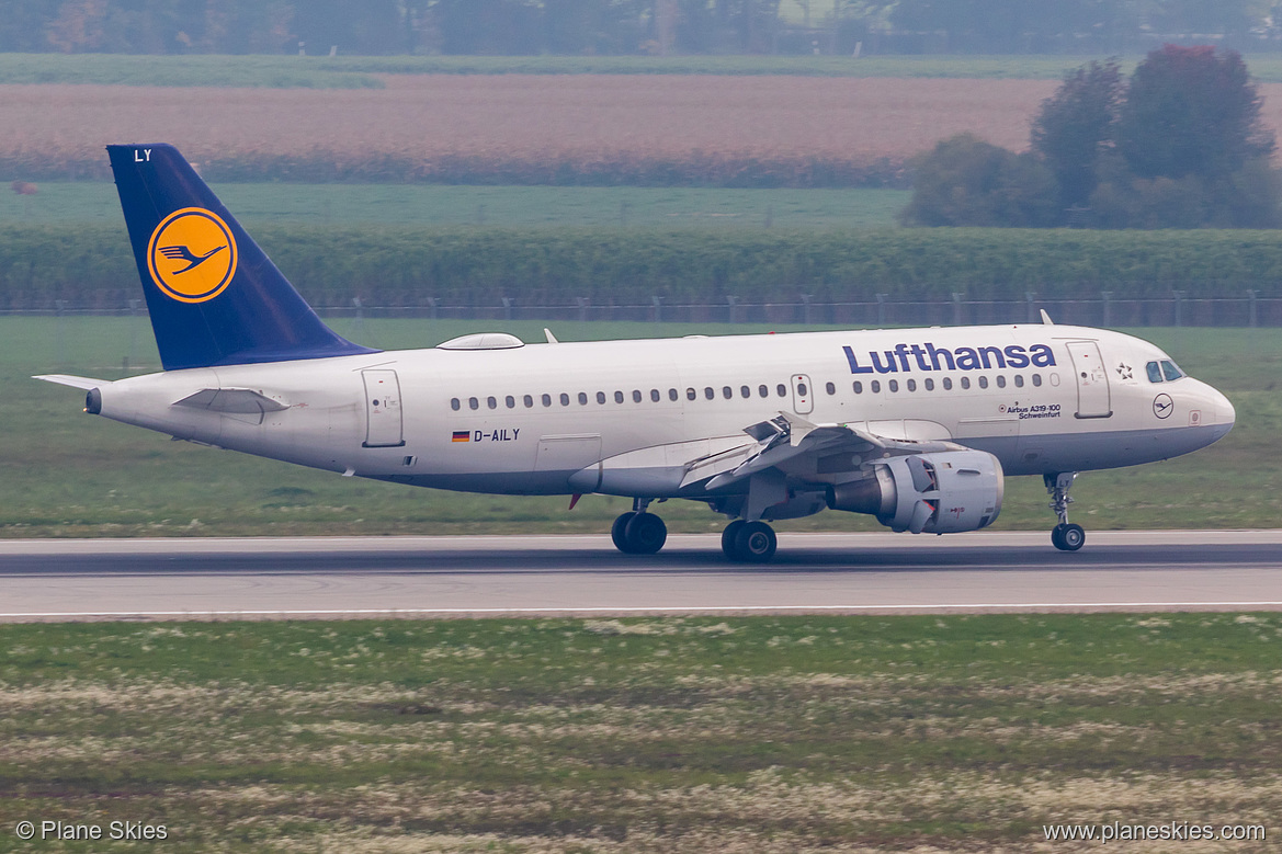 Lufthansa Airbus A319-100 D-AILY at Munich International Airport (EDDM/MUC) Lufthansa Airbus A319-100 D-AILY at Munich International Airport (EDDM/MUC)