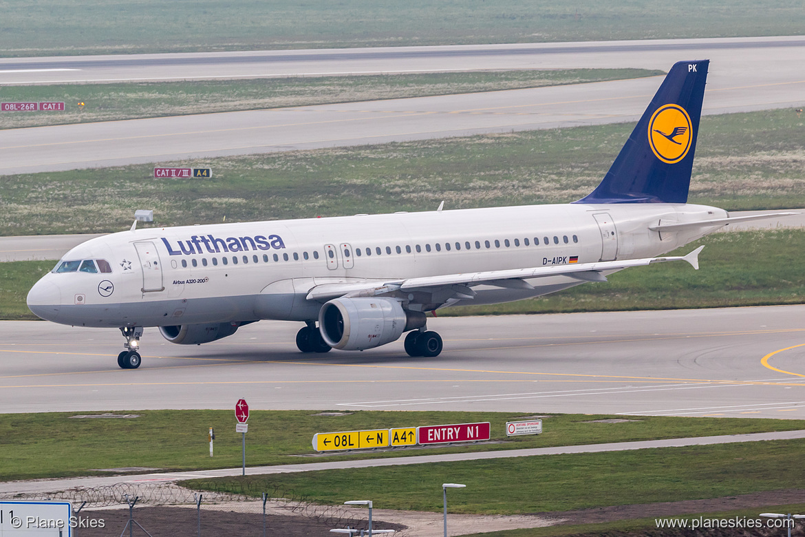 Lufthansa Airbus A320-200 D-AIPK at Munich International Airport (EDDM/MUC) Lufthansa Airbus A320-200 D-AIPK at Munich International Airport (EDDM/MUC)
