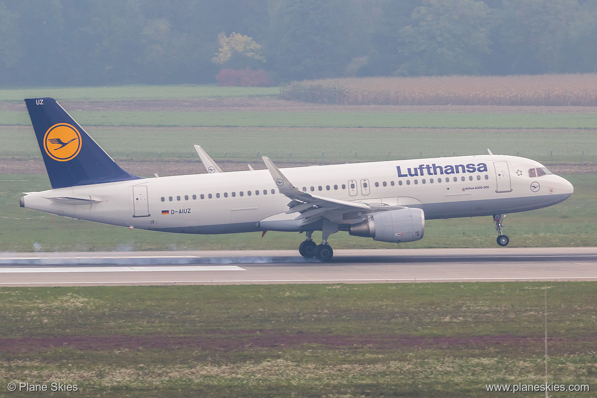 Lufthansa Airbus A320-200 D-AIUZ at Munich International Airport (EDDM/MUC)