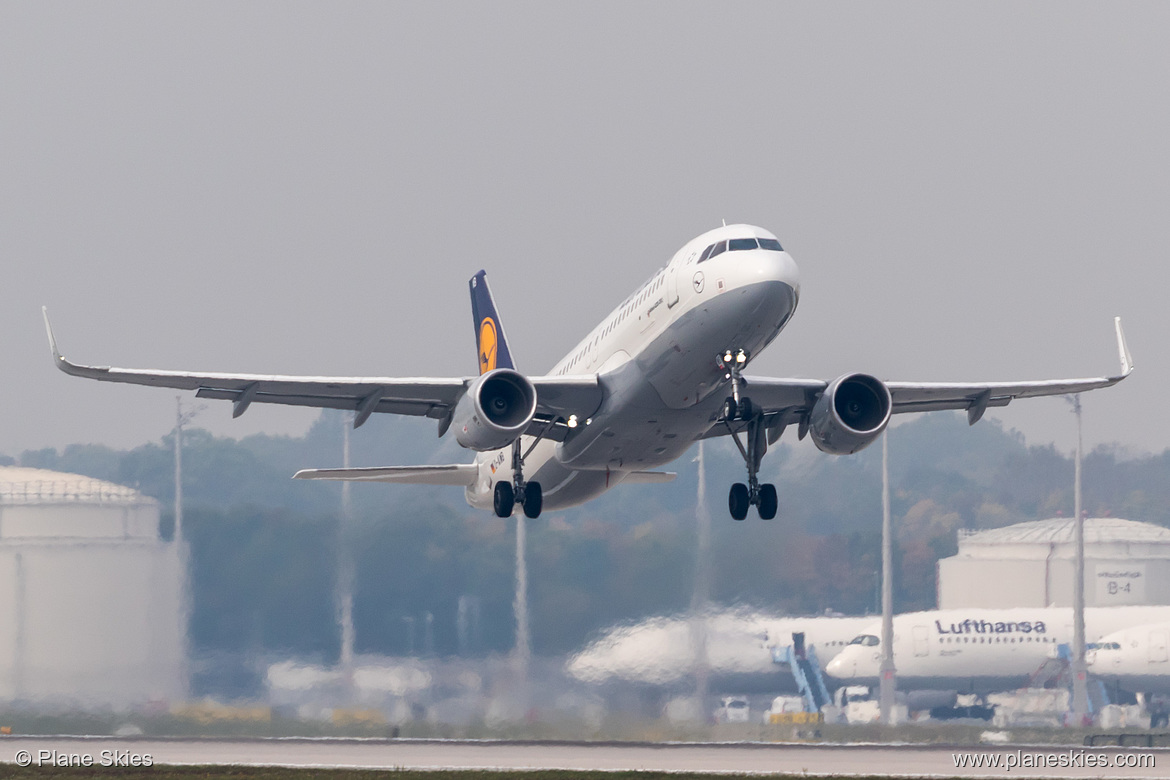 Lufthansa Airbus A320-200 D-AIWB at Munich International Airport (EDDM/MUC)