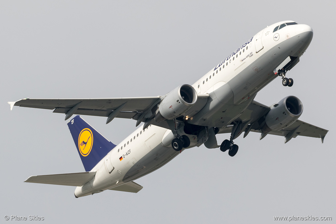 Lufthansa Airbus A320-200 D-AIZF at Munich International Airport (EDDM/MUC) Lufthansa Airbus A320-200 D-AIZF at Munich International Airport (EDDM/MUC)