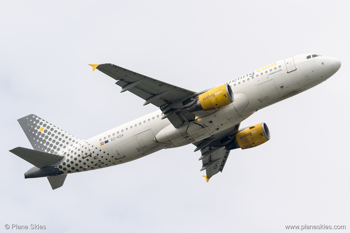 Vueling Airbus A320-200 EC-KDX at Munich International Airport (EDDM/MUC) Vueling Airbus A320-200 EC-KDX at Munich International Airport (EDDM/MUC)