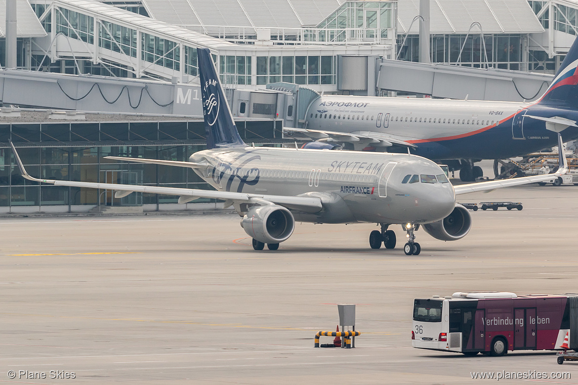 Air France Airbus A320-200 F-HEPI at Munich International Airport (EDDM/MUC) Air France Airbus A320-200 F-HEPI at Munich International Airport (EDDM/MUC)