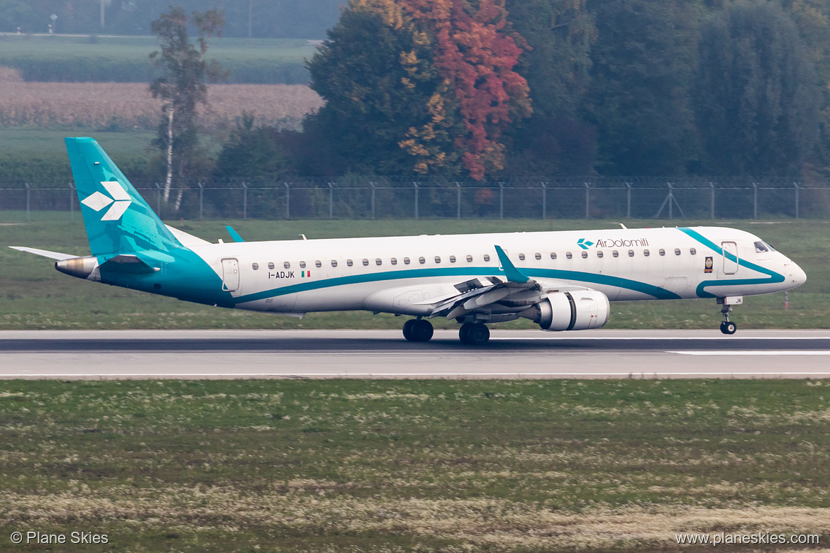 Air Dolomiti Embraer ERJ-195 I-ADJK at Munich International Airport (EDDM/MUC) Air Dolomiti Embraer ERJ-195 I-ADJK at Munich International Airport (EDDM/MUC)