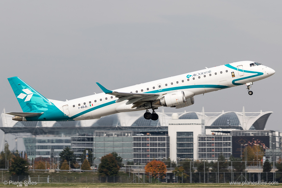 Air Dolomiti Embraer ERJ-195 I-ADJL at Munich International Airport (EDDM/MUC) Air Dolomiti Embraer ERJ-195 I-ADJL at Munich International Airport (EDDM/MUC)