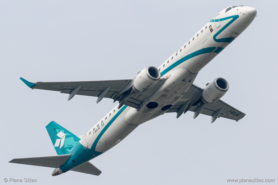 Air Dolomiti Embraer ERJ-195 I-ADJN at Munich International Airport (EDDM/MUC)