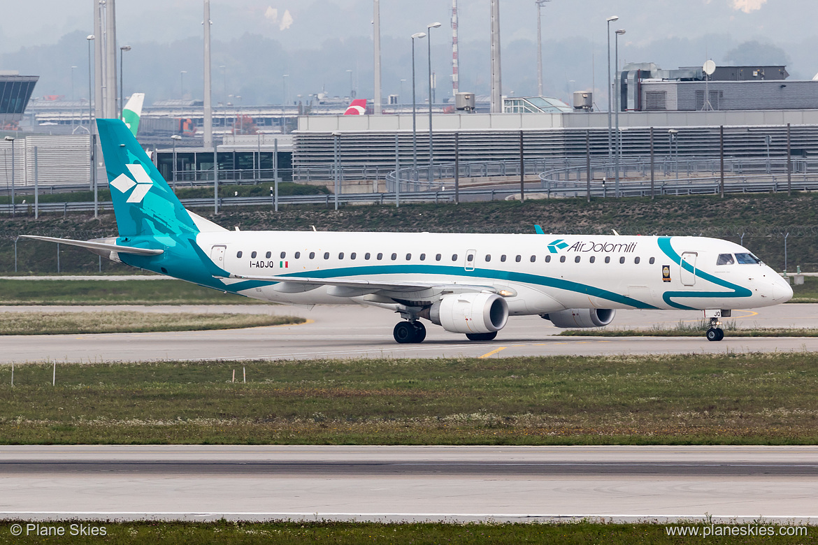 Air Dolomiti Embraer ERJ-195 I-ADJQ at Munich International Airport (EDDM/MUC) Air Dolomiti Embraer ERJ-195 I-ADJQ at Munich International Airport (EDDM/MUC)