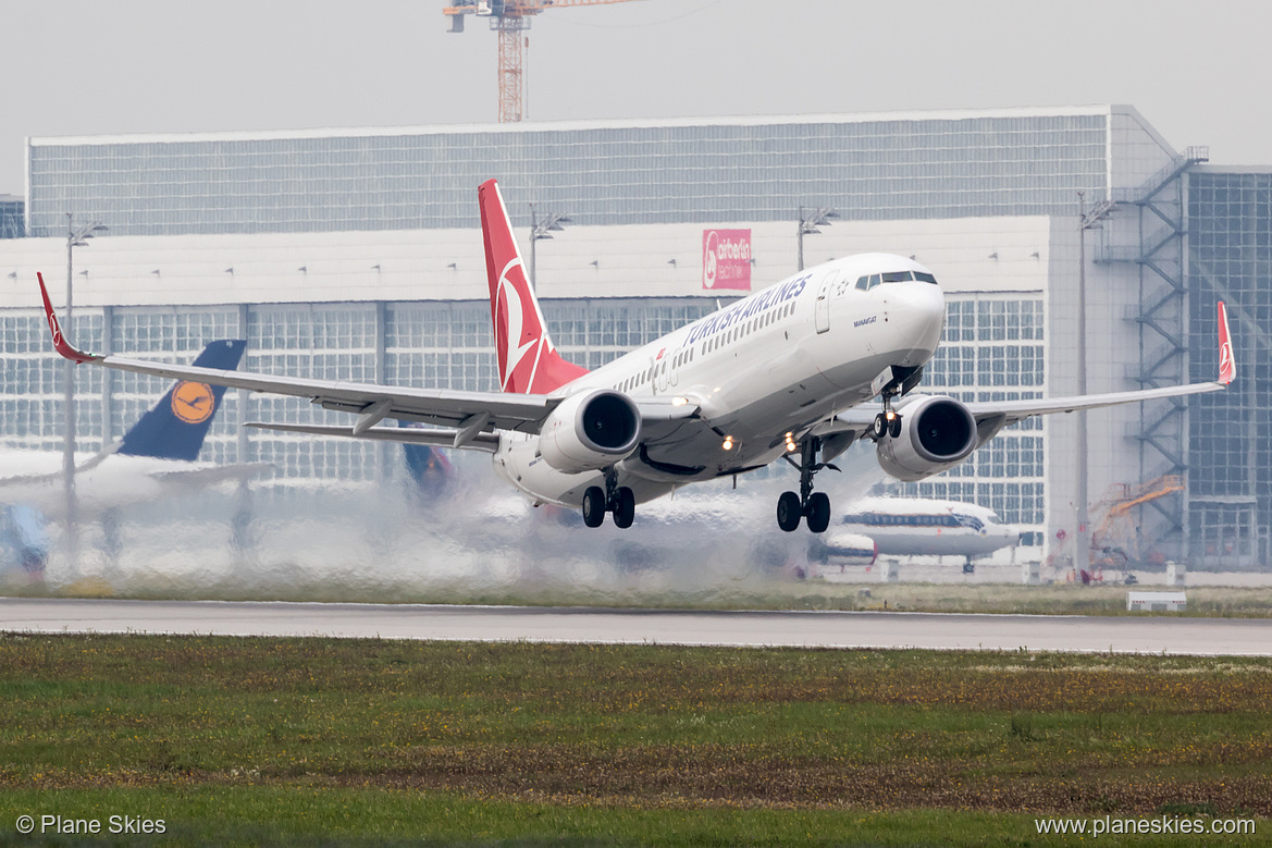 Turkish Airlines Boeing 737-800 TC-JGY at Munich International Airport (EDDM/MUC) Turkish Airlines Boeing 737-800 TC-JGY at Munich International Airport (EDDM/MUC)