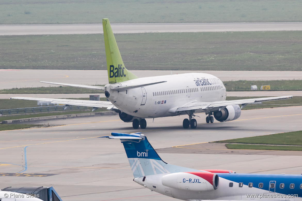 airBaltic Boeing 737-300 YL-BBR at Munich International Airport (EDDM/MUC)