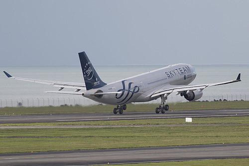 China Southern Airlines Airbus A330-200 B-6528 at Auckland International Airport (NZAA/AKL)