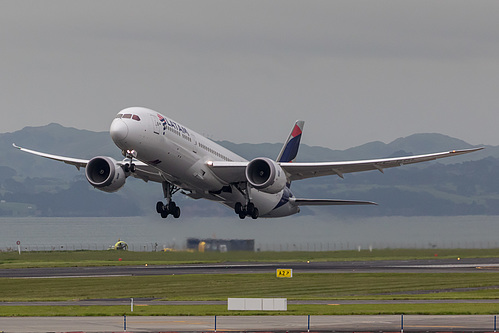 LATAM Chile Boeing 787-9 CC-BGL at Auckland International Airport (NZAA/AKL)