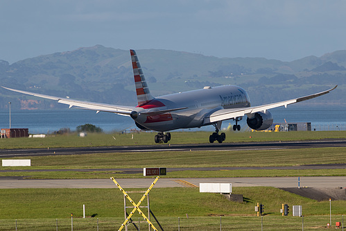 American Airlines Boeing 787-9 N828AA at Auckland International Airport (NZAA/AKL) American Airlines Boeing 787-9 N828AA at Auckland International Airport (NZAA/AKL)